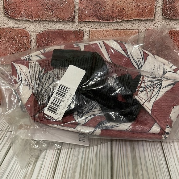 NWT Roxy- Come Along Pack Pink Floral waist bag - Picture 3 of 6